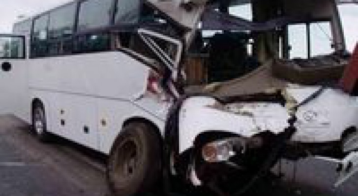 В Уфе столкнулись 4 автобуса: 22 ранены В Уфе столкнулись 4 автобуса: 22 ранены